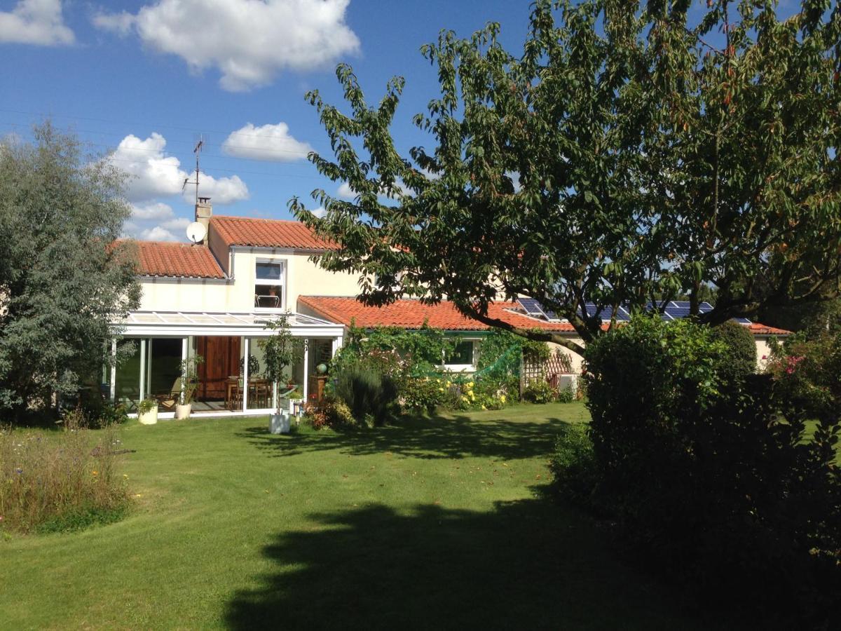 Bed and Breakfast Chez Pierre Et Caroline Les Herbiers Exterior foto