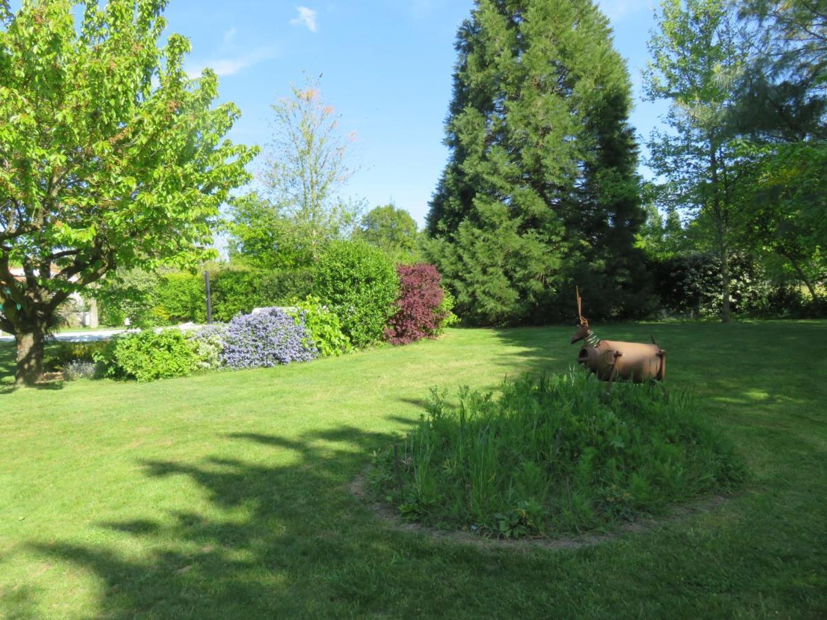 Bed and Breakfast Chez Pierre Et Caroline Les Herbiers Exterior foto
